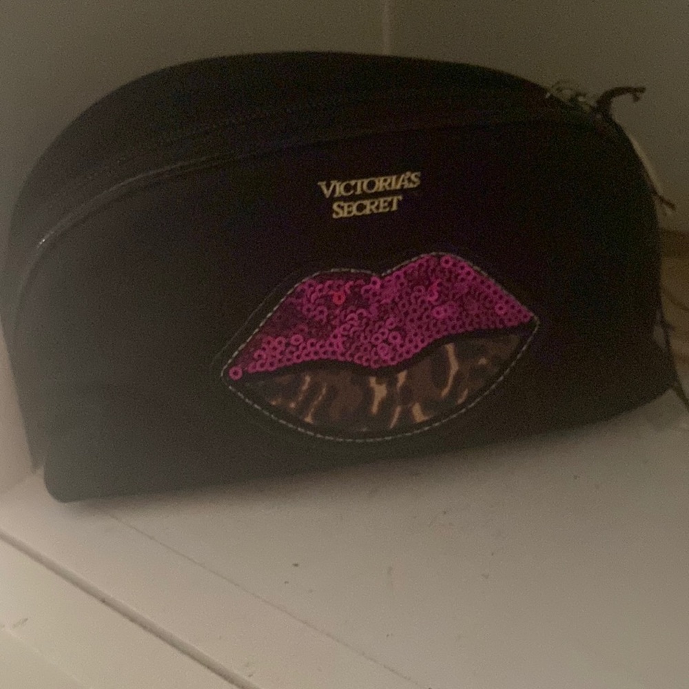 Victoria Secret cosmetics bag pink lips